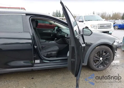 2018 Buick Regal Tourx Preferred z USA, uszkodzony, nr VIN W04GU8SX6J1125778